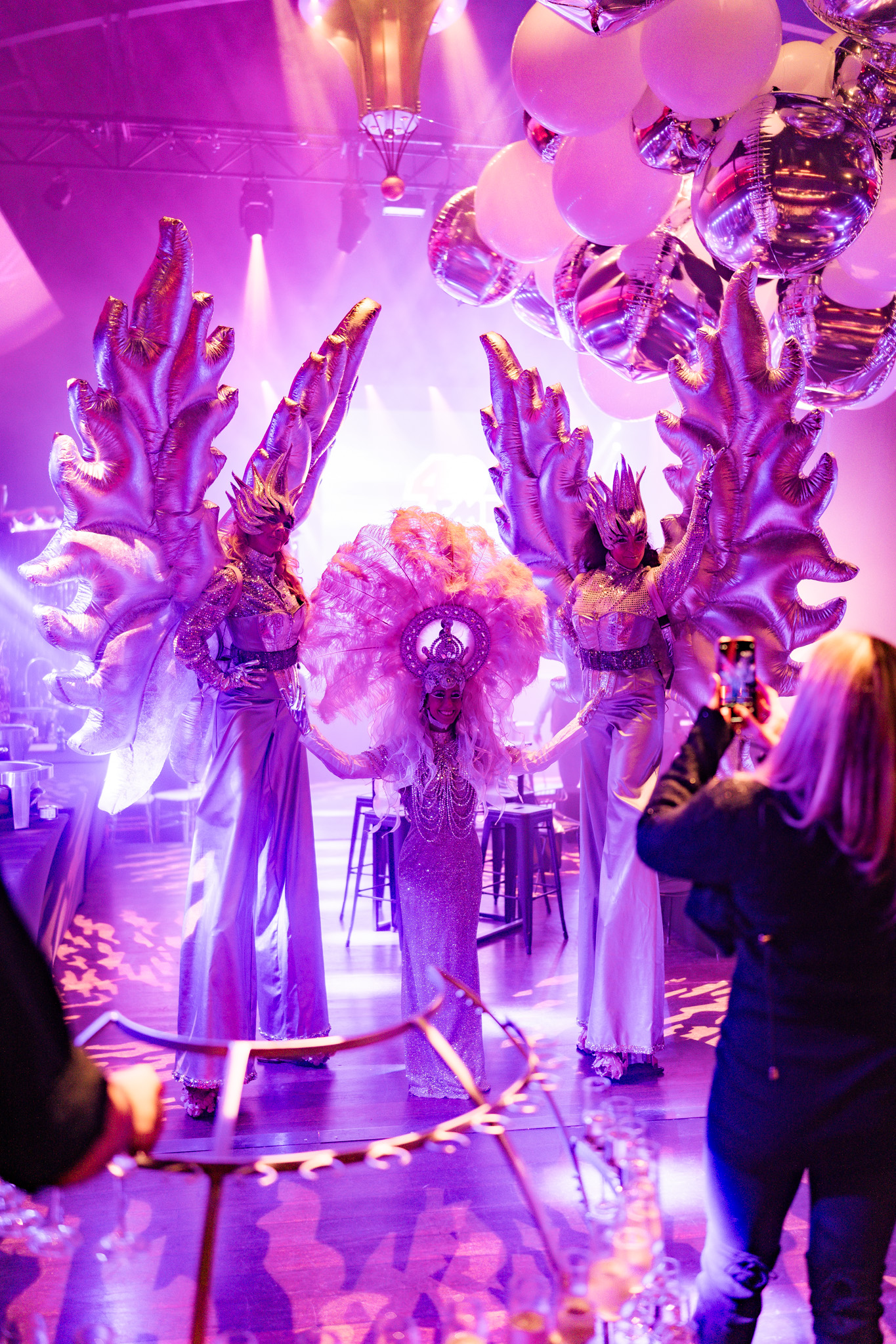 soirée 40 ans Galerie Photos RMB danseuses échasse 2