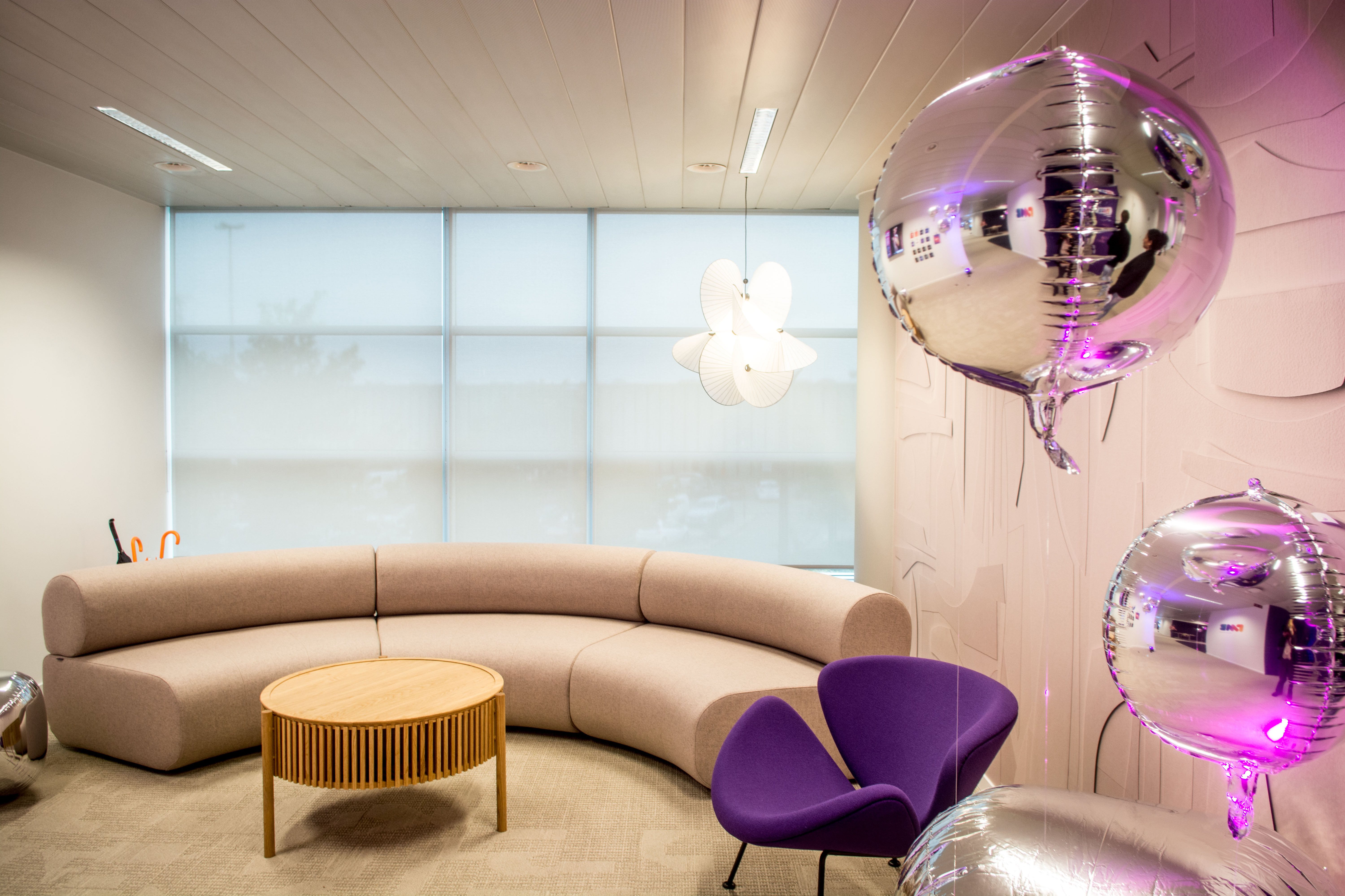 Bureaus RMB 7 - Ingang