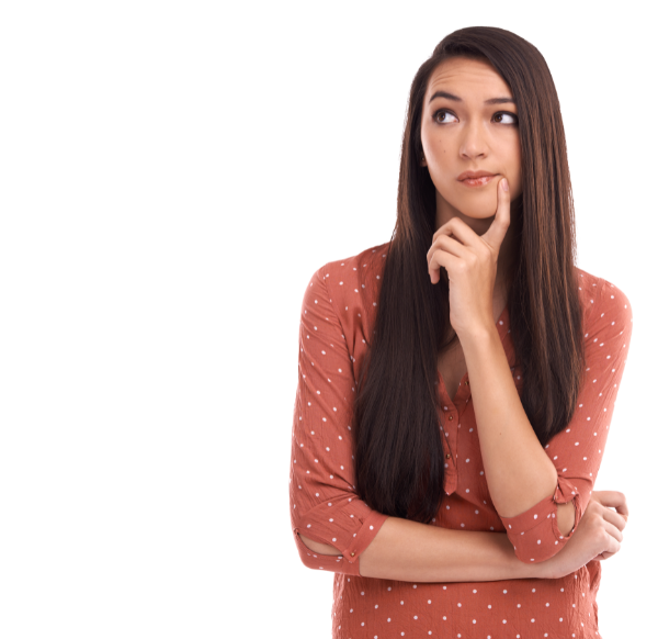 vrouw met lang, vragend haar kijkt naar links