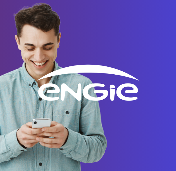 homme jeune sur son téléphone Engie carte success story