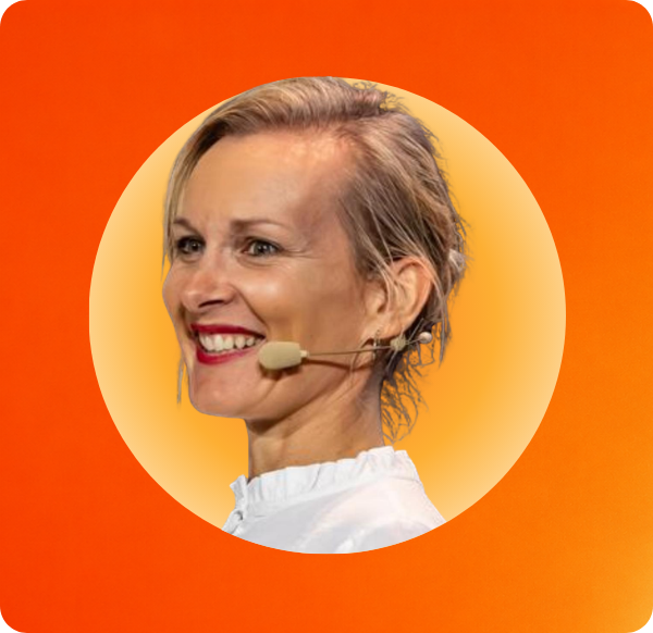 une femme avec un casque audio