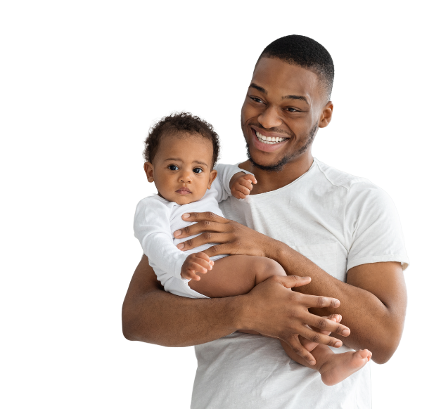 lachende man met een baby in zijn armen